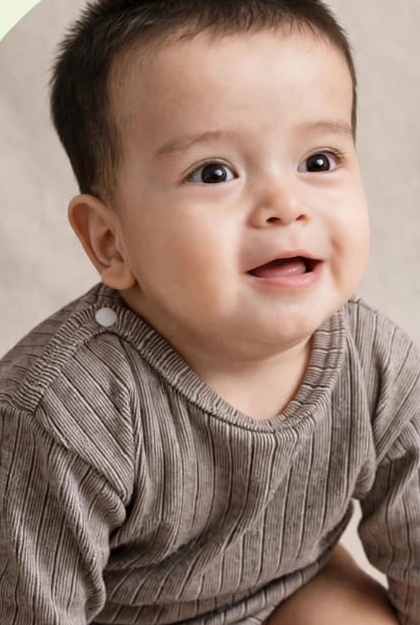 Bruno sonriendo